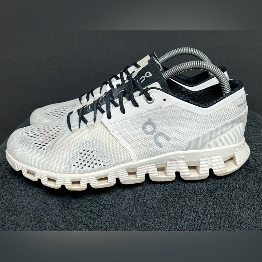 ON Cloud White/Black Running Cloud X Shoes Women’s Size 9 Swiss Sneakers CLEAN